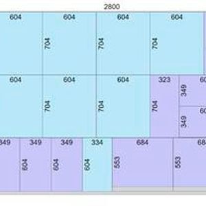 Ausschnitt eines Schnittplans mit drei Schnittebenen. Es wurde berücksichtigt, dass nur zwei Abstapelplätze zur Verfügung stehen. Teile mit gleicher Farbe müssen zusammen abgestapelt werden.(Bild:  Fraunhofer SCAI)