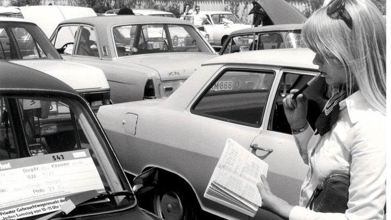 Ein florierender Gebrauchtwagenmarkt und ein fehlender Wetbewerb in Sachen Nachschlagewerk für Preise veranlassten die DAT 1976, ihren „Marktspiegel“ einzuführen.(Bild:  DAT)