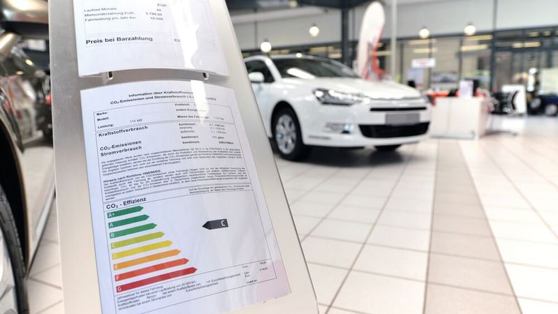 Die neue Pkw-EnVKV ist schon seit Februar gültig. Kfz-Betriebe sollten sich also zügig damit befassen.(Bild:  industrieblick - stock.adobe.com)