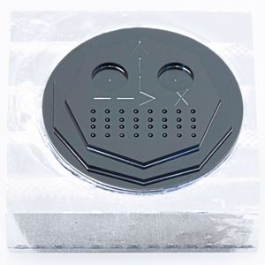 Das Fräsen von Keramik mit dem von Kern entwickelten duktilen Schnittmodus ist umso produktiver, je kleiner die Werkstücke bzw. die einzubringenden Bohrungen und Nuten sind. (Bild:  Kern Microtechnik GmbH)