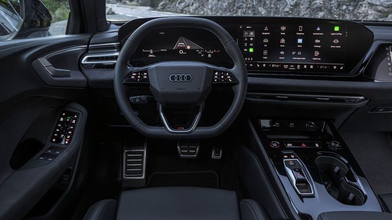 Das Cockpit des Audi S5 ist selbstverständlich sportlicher eingerichtet. (Bild: Audi)