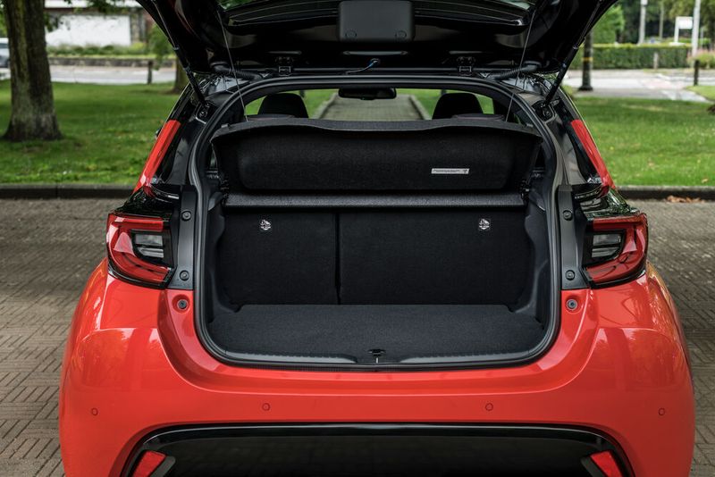 Der Kofferraum reicht für den Alltag. (Bild: Toyota)