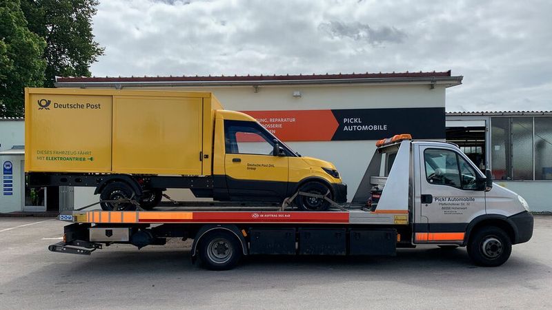 Hauseigene Abschleppflotte und Servicevertrag für Streetscooter: zwei Geschäftsfelder, die sich für die oberbayerische Werkstatt gut ergänzen. (Bild: Schweitzer/»kfz-betrieb«)