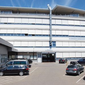 Zu groß fürs Objektiv: Das Hahn-Hauptgebäude in Fellbach ist riesig und in Teilen denkmalgeschützt.(Foto:  Rosenow)