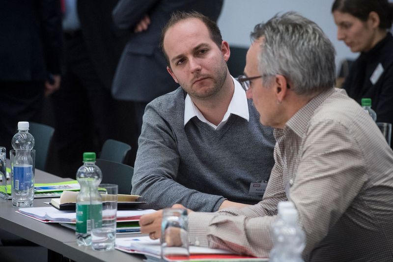 Der Kongress und die Tischmesse im Foyer boten einen angenehmen Rahmen für Gespräche und das Networking. (Thomas Entzeroth)