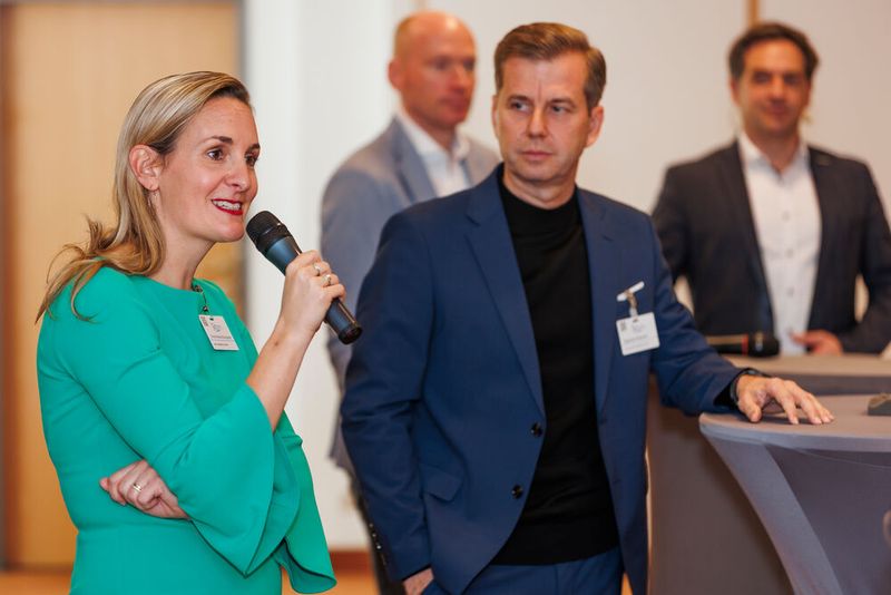 Podiumsdiskussion unter der Leitung von Prof. Günther Bergmann mit (von links): Christin-Marie Boudgoust, Robert Braun, Sascha Kleinert, Jens Kiefer. (Bild: Eidens-Holl)