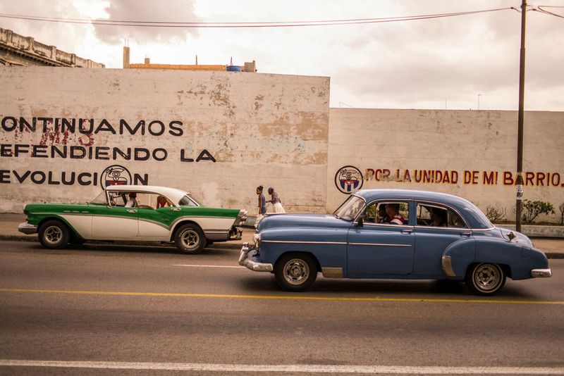 Doch das ist schon lange her. Als die politische Lage 1959 kippte, verschwanden die enteigneten Amerikaner und nur ihre Autos blieben. Bis heute sichern betagte Chevys, Cadillacs und Fords die Mobilität eines ganzen Volkes. (press-inform)