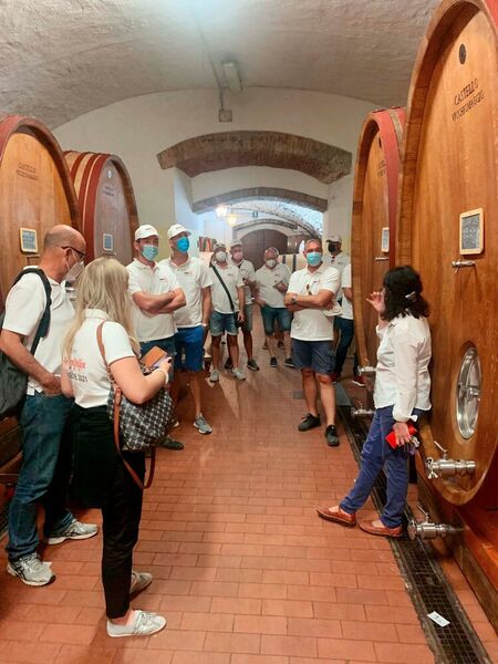 Auch die Besichtigung des Weinkellers im „Castello Vicchiomaggio“ war Teil der Reise. (HFO Telecom)