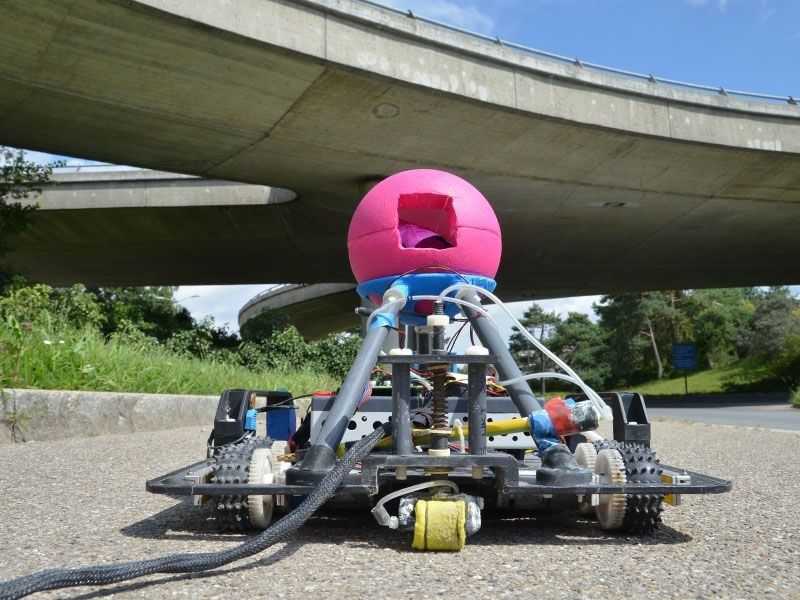 Der Roboter C2D2 von der ETH Zürich eignet sich als Brückeninspektor. (Peter Rüegg / ETH Zürich)