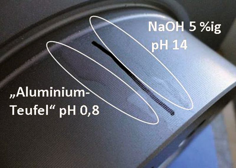 Abb. 8: Einwirken von Felgenreiniger «Aluminiumteufel» (pH 0,8) und NaOH fünf prozentig (pH 14) auf dem Topcoat. (Bild: Nano-X)