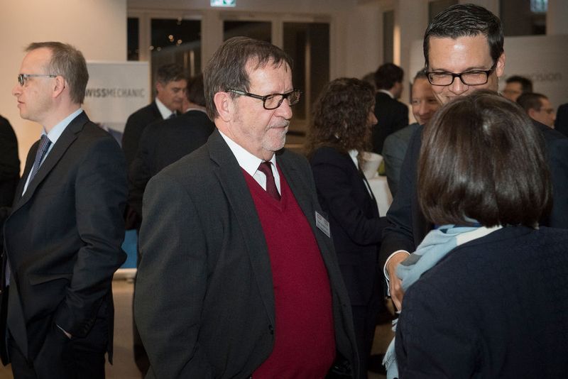 Der Kongress und die Tischmesse im Foyer boten einen angenehmen Rahmen für Gespräche und das Networking. (Thomas Entzeroth)