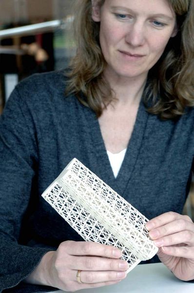Bettina Noppeney arbeitet als Architektin für Tilke:  Das von ihr gezeigte Modell wurde mit einem Z Corp 3D-Printers „Spectrum 510/cx“ hergestellt. (Archiv: Vogel Business Media)