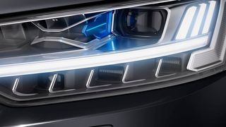 Den Laserspot im Scheinwerfer des A8 hat Hella blau gekennzeichnet. (Hella)