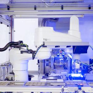 Precision and speed: A SCARA robot is the specialist for fast, precise and flat handling - ideal when components have to be picked up, positioned or assembled with high repeat accuracy.(Image: Pematech)