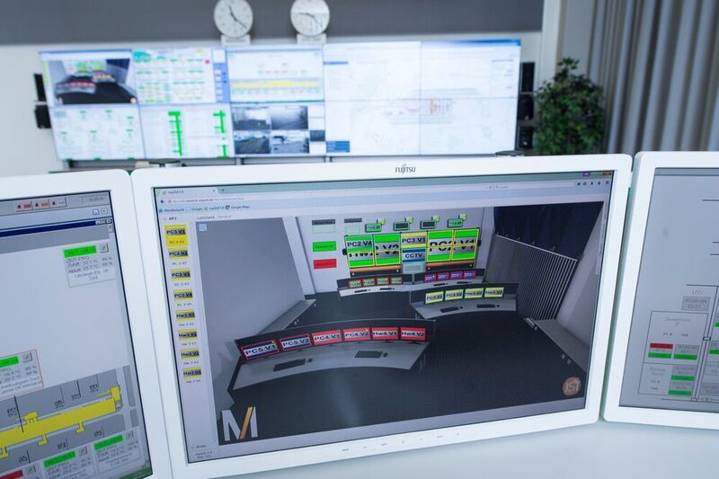 Für die flexible Visualisierung und Bedienung der verschiedenen Systeme ist die sogenannte myGUI-Bedienoberfläche sehr hilfreich. In dieser MultiConsoling-Komponente werden alle Konsolen der Arbeitsplätze und die Großbildwand als „Kontrollraumbild“ dargestellt, das heißt als 3D-Modell der Leitwarte. (Jungmann Systemtechnik)