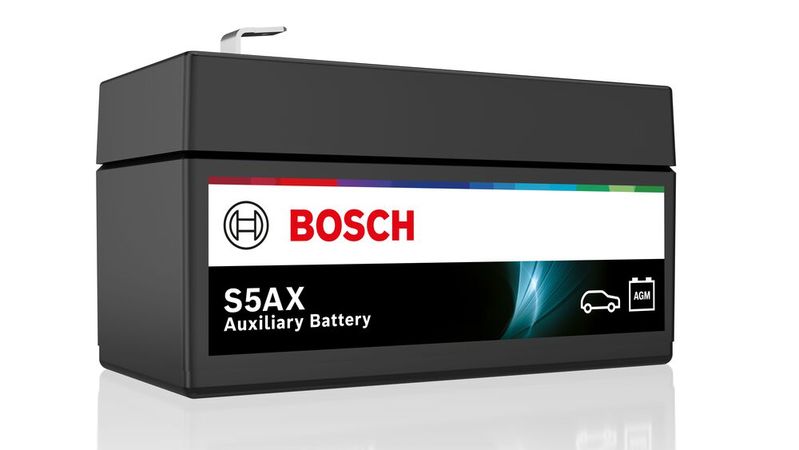 Immer mehr Fahrzeuge haben ein Bordnetz mit zwei Zwölf-Volt-Batterien. Bosch liefert dafür die passenden Auxiliarbatterien.(Bild:  Bosch)
