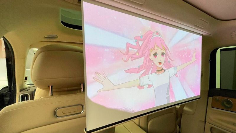 The Aito M9 focuses purely on infotainment: featuring an integrated screen for the rear passengers. This model is not available in Germany.(Image: Hans-Peter Schmidt)