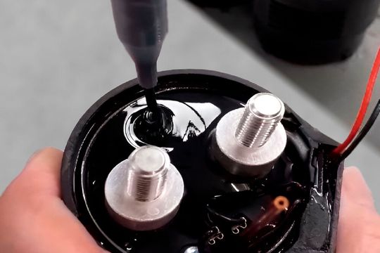 Die LiquidFlow 30M bietet bewährte Hightech-Zahnradpumpentechnologie mit prozessstabilen und reproduzierbaren Ergebnissen, insbesondere bei Vergussanwendungen.(Bild:  Meter Mix)