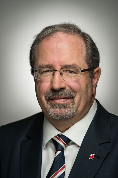 Peter Hausmann ist Mitglied des geschäftsführenden Hauptvorstands der IG BCE und führt die Verhandlungen auf Gewerkschaftsseite. (Bild: IG BCE / Jesco Denzel)