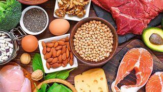 Diese Nahrungsmittel enthalten viel Protein und damit viele Aminosäuren – sowohl essenzielle als auch nicht-​essenzielle. (samael334 - stock.adobe.com)