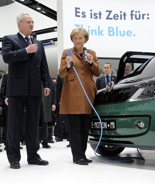 Dr. Angela Merkel mit Martin Winterkorn, Vorstandsvorsitzender der Volkswagen AG.
 (Archiv: Vogel Business Media)