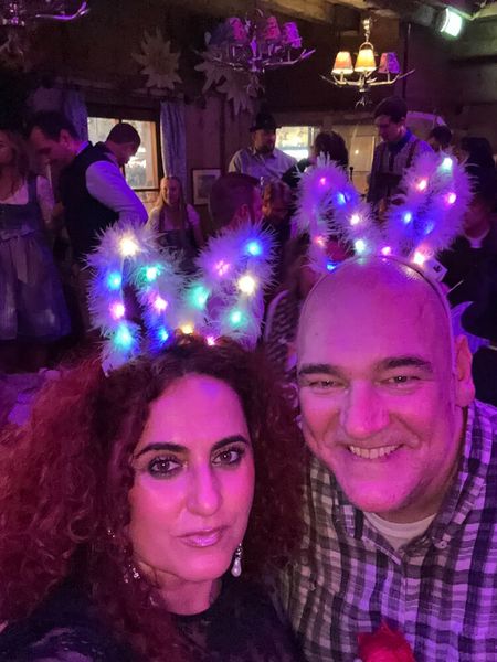 Bei Besa (IT-BUSINESS) und Oliver Gorges (ITscope) flackert es Gott sei Dank nur auf dem Kopf. (Bild: Vogel IT-Medien GmbH)