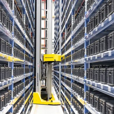 The Rackbot System Eco handles all storage and retrieval processes in small parts warehouses autonomously. (Image:SSI Schäfer)