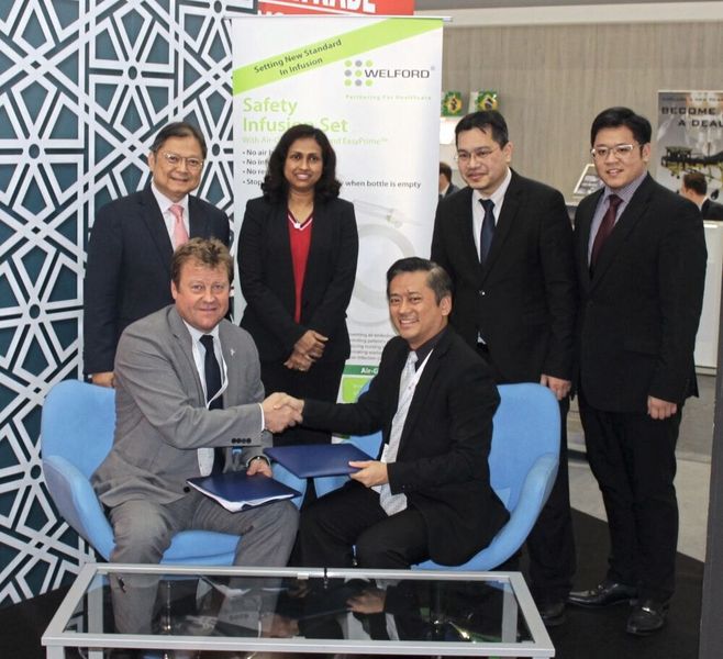 Mit einem britischen Importeur hat Welford-Direktor Wen Wvei Wong auf der Medica einen Fünfjahresvertrag abgeschlossen. (Mehta)