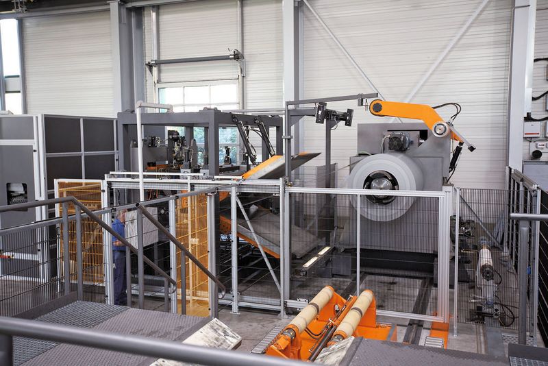 Der Schutzzaun mit geöffnetem Tor. Mit der Sicherheitsmatrix werden verschiedene Abschaltkreise entwickelt, die aufeinander abgestimmt sind. Bild: Kohler (Archiv: Vogel Business Media)