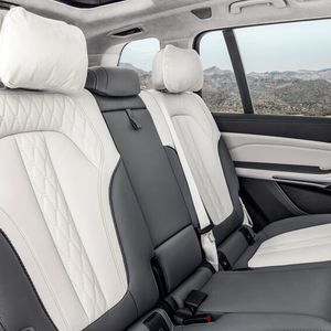 Der Innenraum bietet reichlich Platz.(Bild:  BMW)