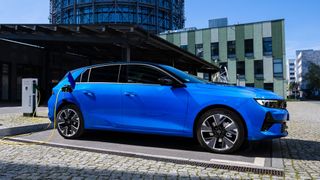 Der Opel Astra ist nun auch rein elektrisch unterwegs.  (Bild: Opel)