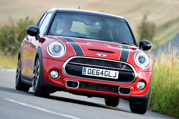 Versteckte Qualitäten: Von vorne sieht der Fünftürer aus wie der Dreitürer. (Foto: Mini)