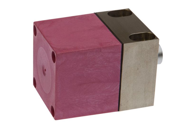 Induktive Sensoren werden zumeist in runder Bauform (Baugrößen: M4, M5, M8, M12, M18 und M30) oder quaderförmigen Gehäusen angeboten. (Bild: IPF Electronic)