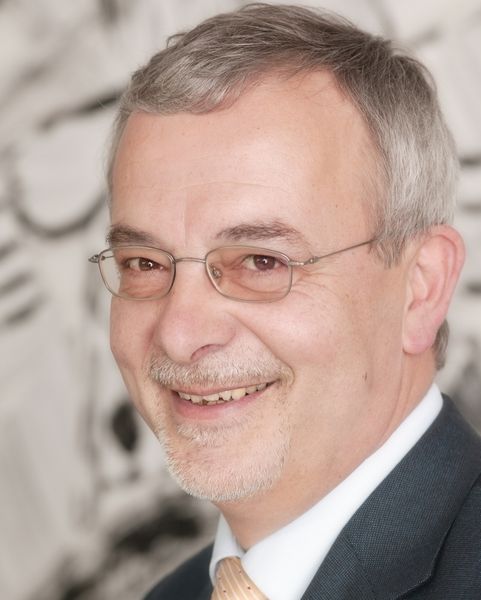 Dr. Reinhard Hüppe, Geschäftsführer ZVEI-Fachverband Automation: „In Deutschland sind 30 Millionen Antriebseinheiten installiert. Davon werden nur 12 Prozent mit Energie sparender Drehzahlregelung betrieben. Bei rund 50 Prozent aller Antriebe wäre es sinnvoll, sie ebenfalls umzurüsten.“ (Archiv: Vogel Business Media)
