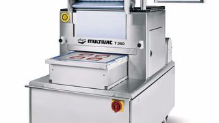 Der halbautomatische Traysealer verpackt medizinische Sterilgüter im Reinraum. (Multivac) (Archiv: Vogel Business Media)