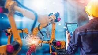 Das Geschäftsklima im verarbeitenden Gewerbe hat sich im November verbessert. (©ipopba - stock.adobe.com)