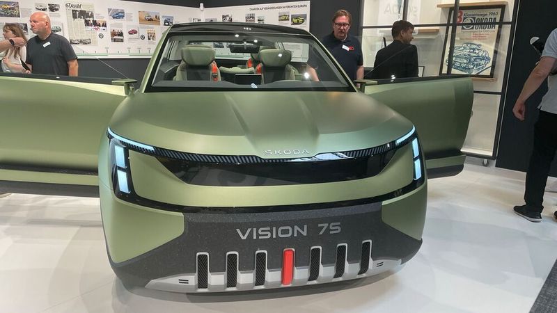 Das künftige Erscheinungsbild von Skoda lässt sich ein Stück weit an der Studie Vision 7S erkennen. (Bild: Grimm – VCG)