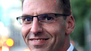 Markus Emmert ist Wissenschaftlicher Beirat des Bundesverbands E-Mobilität und untersucht als Leiter verschiedener Arbeitsgruppen unter anderem die Rolle des Automobilhandels zur Verbreitung des E-Autos.  (Bundesverband E-Mobilität)