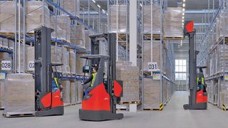 Beim Schubstapler R14X steht der Mast fest an der Kabine und ein beweglicher Gabelträger übernimmt sowohl die Schub- als auch die Neigefunktionen. Hierdurch ist das Fahrzeug sehr kompakt und verfügt über hohe Resttragfähigkeiten. (Bild: Linde-MH)