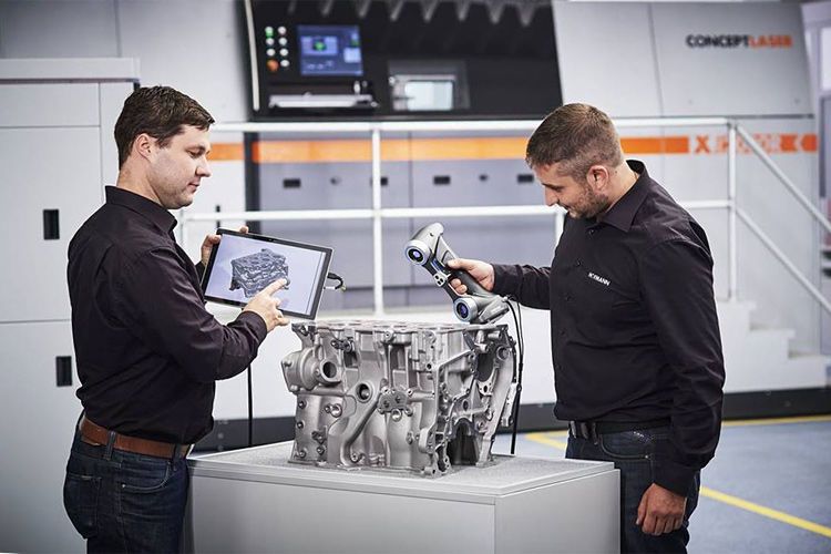 Der VR6-Zylinderblock aus dem Metall-3-D-Drucker: Die Robert Hofmann GmbH aus Lichtenfels druckte den ersten, voll funktionsfähigen Aluminiummotorblock. Der komplette Motor hat mittlerweile den Praxistest auf dem Prüfstand von Volkswagen mit Bravour bestanden. (Robert Hofmann GmbH)