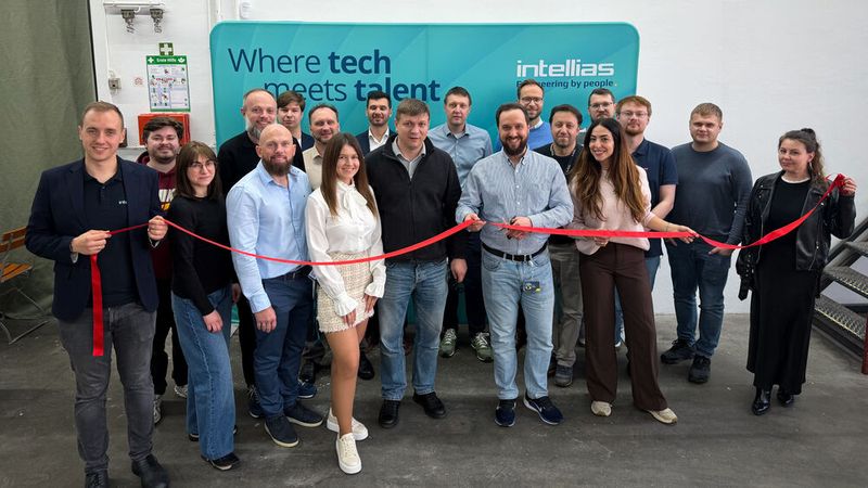 Feierliche Eröffnung: Intellias nimmt in Ingolstadt seine neue, nach TISAX Assessment Level 3 zertifizierte Test- und Entwicklungseinrichtung in Betrieb.(Bild:  Intellias)