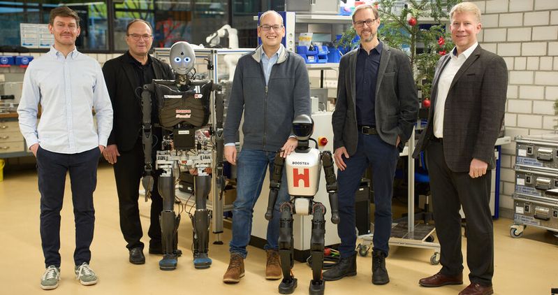 Freuen sich auf die interdisziplinäre Zusammenarbeit (von links): Prof. Dr. Christian Reich, Prof. Dr. Axel Sikora, Prof. Dr. Janis Keuper, Prof. Dr. Stefan Hensel und Prof. Dr. Wolfgang Bessler.(Bild:  Alexander Weigand - Hochschule Offenburg)