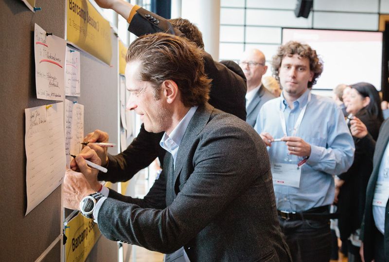 Interessantes Thema notiert (v. l.): Dominic Sander (SANDER informationssysteme GmbH) und Dustin Wiemann (12systems GmbH) (Astrid Piethan)