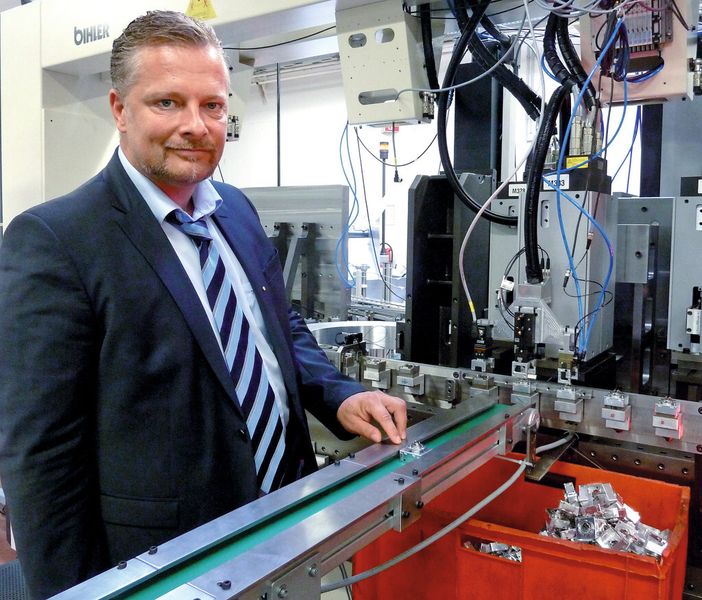 Michael Dawedeit, Geschäftsführer der Dawedeit GmbH in Lüdenscheid: „Wir sind dabei, unseren Maschinenpark auszudünnen, neuere Maschinen zu modernisieren und neu zu investieren, beispielsweise in die Bimeric 4500, und das ohne Produktionsverluste.“ (Bild: Kuhn)