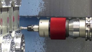 Beim Unternehmen Roland Erdrich wird, wenn irgendwie möglich, direkt auf der Maschine mit den Entgratwerkzeugen Engraflexx der Gravostar Technologies entgratet.  (Lerch)