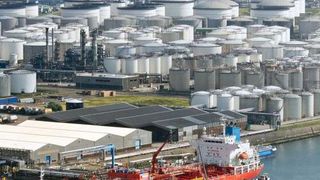 Arctic LNG 2 production will be delivered to international markets by a fleet of ice-class LNG carriers. (Deposit Photos )