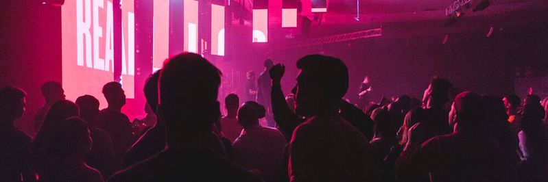 Als Alternative zu rein physischen Events haben Hybrid Messen in der Corona-Krise ihr Potential bewiesen.(Bild:  gemeinfrei / Unsplash)