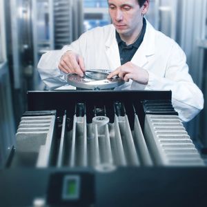 Gravitationswellen zweier schwarzer Löcher