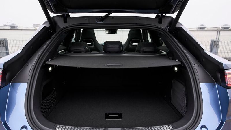 Wie gut sich der Kofferraum unter der schrägen Dachlinie nutzen lässt, muss ein späterer Test zeigen. (Bild: BYD)