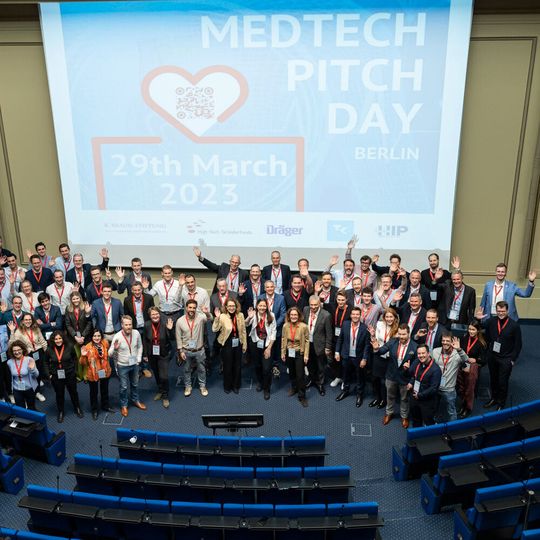 Zehn Medtech-Start-ups Start-ups aus Deutschland, Tschechien, Schweden und Italien bekamen die Gelegenheit, Investoren von ihren Konzepten zu überzeugen.(Bild:  Stefan_Karstens/Stimmungsfänger)